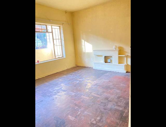 8 BEDROOM APARTMENT FOR SALE IN BERTRAMS